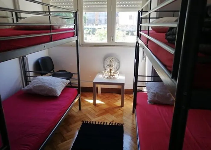 بيت شباب Sasimi براغا